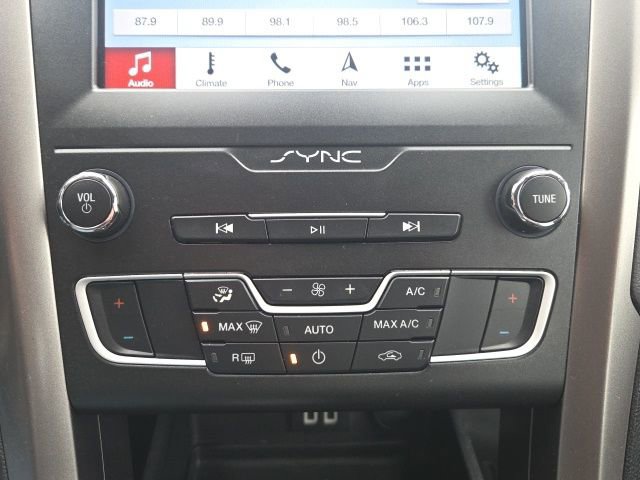 Used 2019 Ford Fusion SE image 28