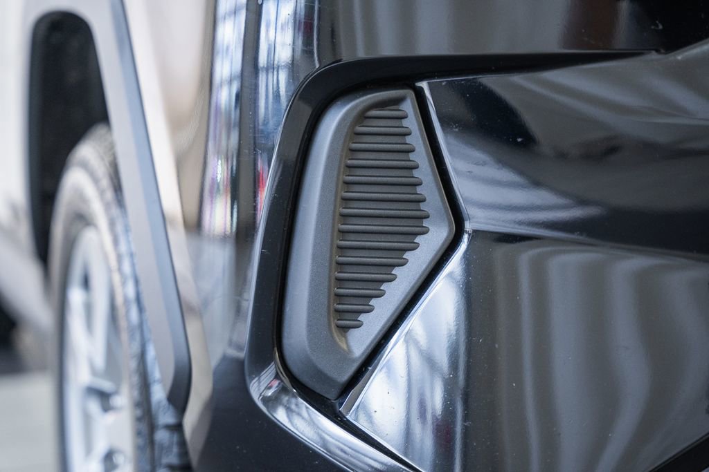 Used 2025 Toyota RAV4 XLE image 12