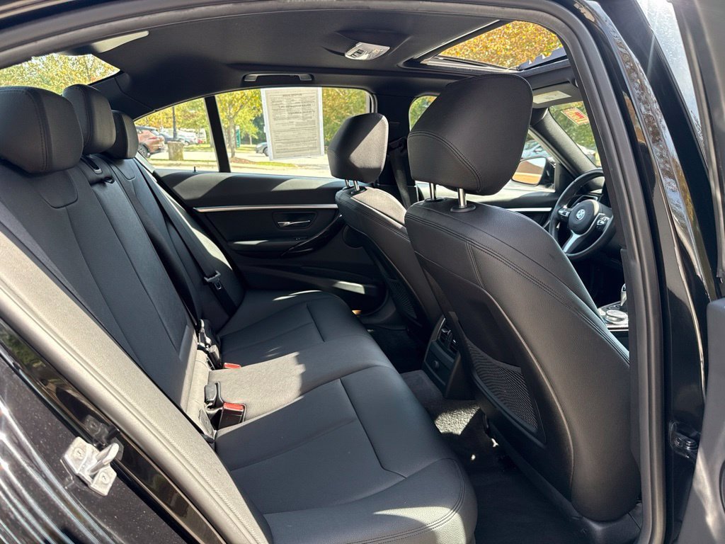 Used 2017 BMW 330i xDrive Sedan AWD/4WD image 31