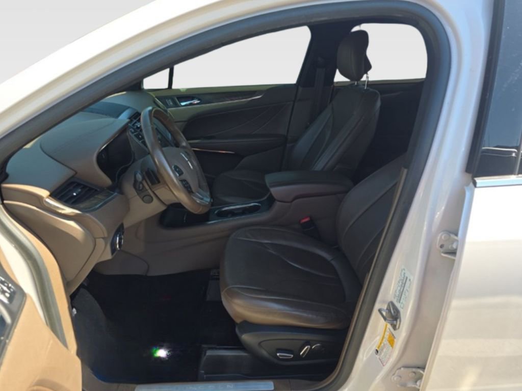 Used 2017 Lincoln MKC Reserve image 9