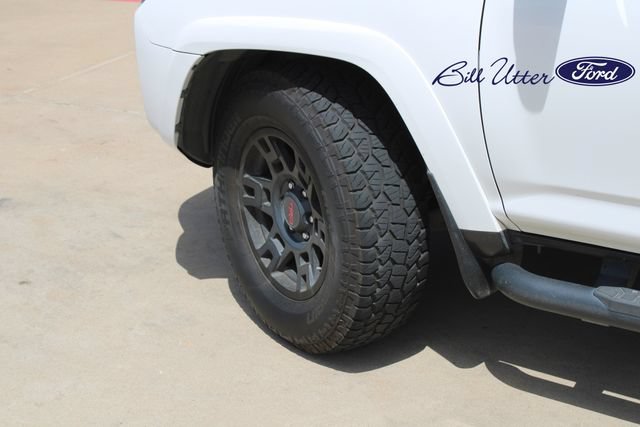 Used 2021 Toyota 4Runner SR5 Premium w/ Moonroof Package RWD image 9