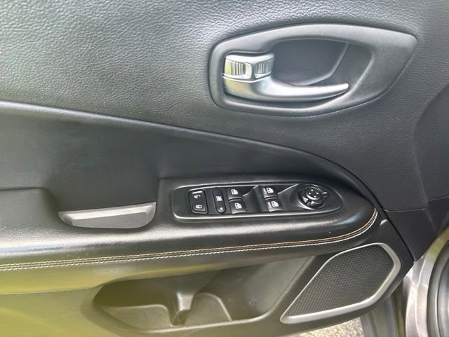 Used 2018 Jeep Compass Latitude w/ Cold Weather Group AWD/4WD image 18