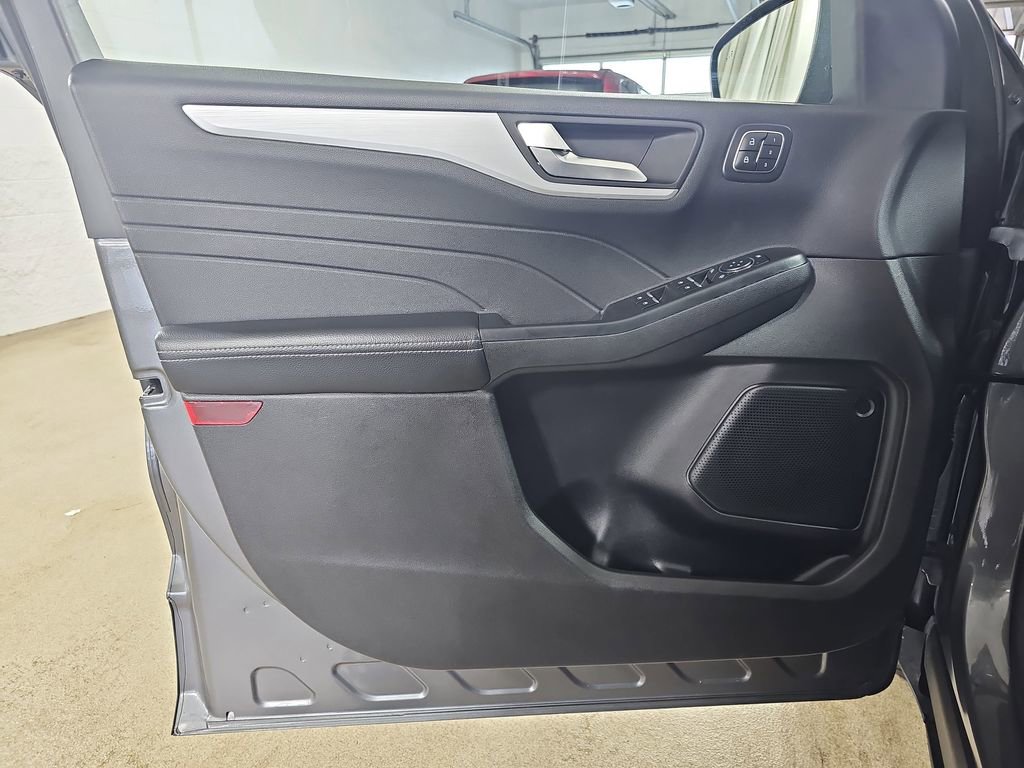 Used 2025 Ford Escape Platinum AWD/4WD image 33
