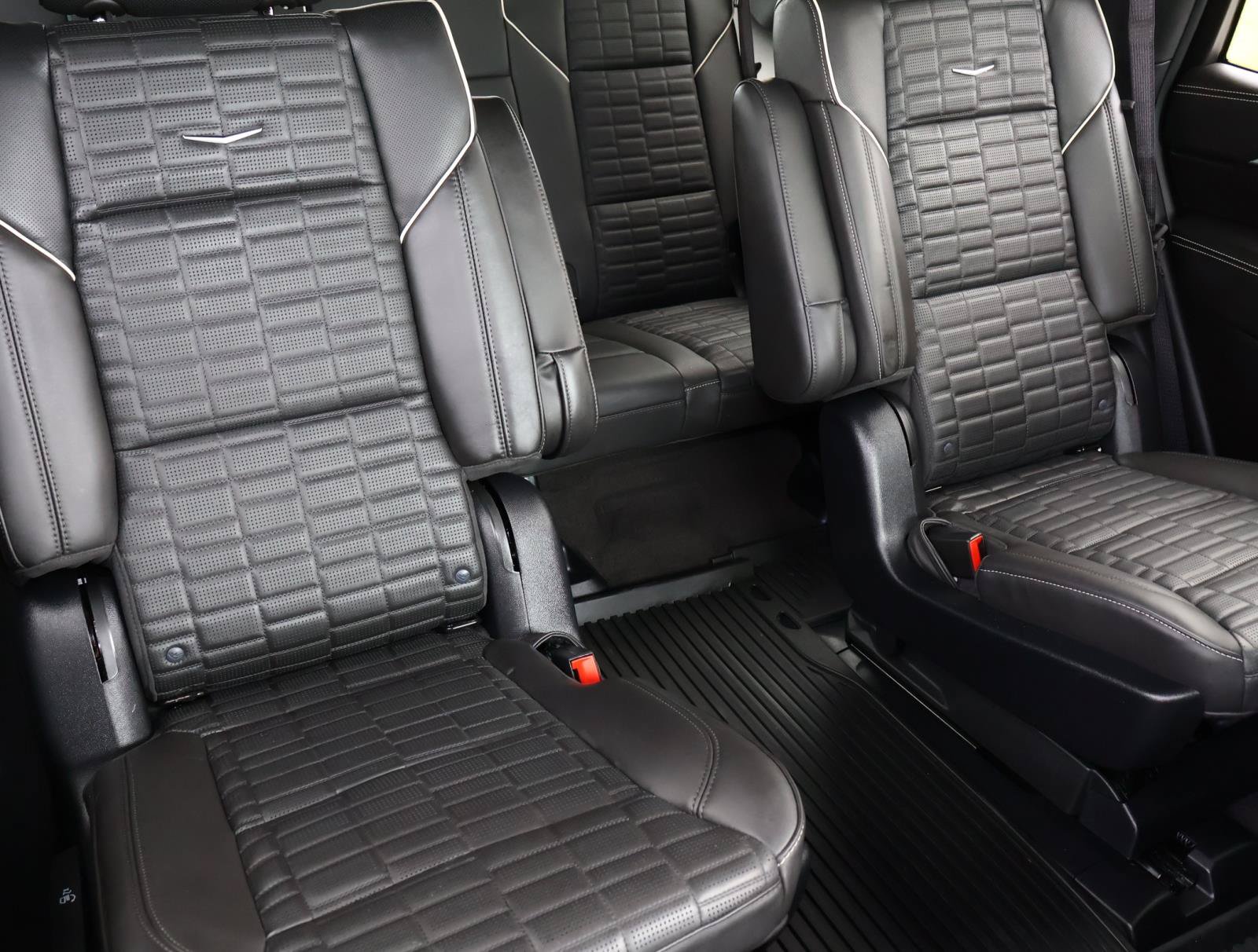 Used 2025 Cadillac Escalade Sport Platinum w/ LPO, Floor Liner Package AWD/4WD image 28