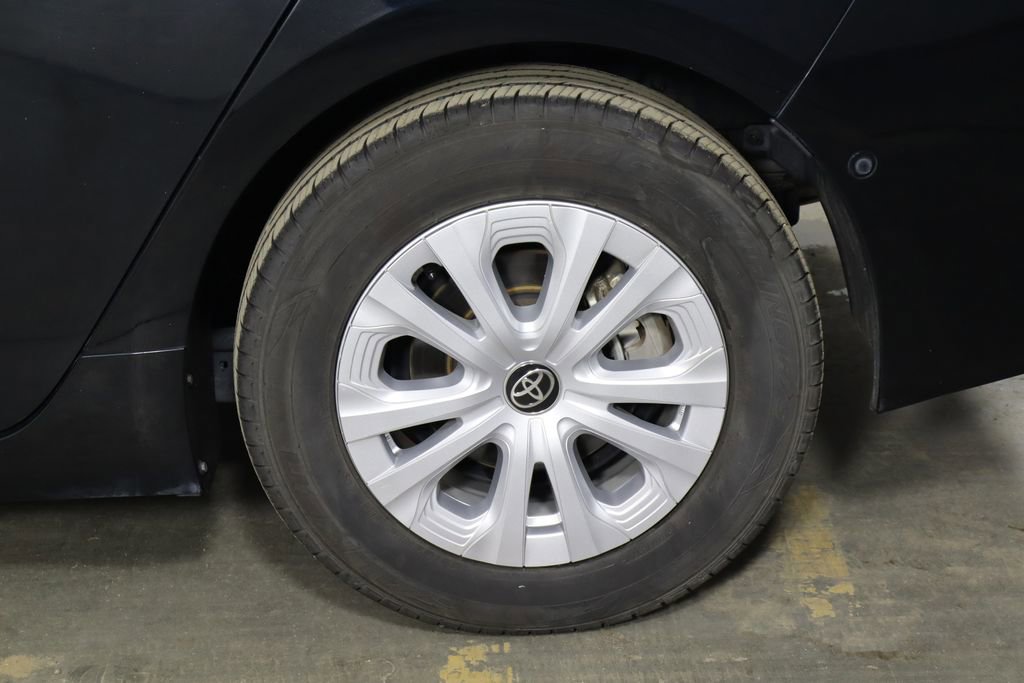Used 2022 Toyota Prius LE image 35