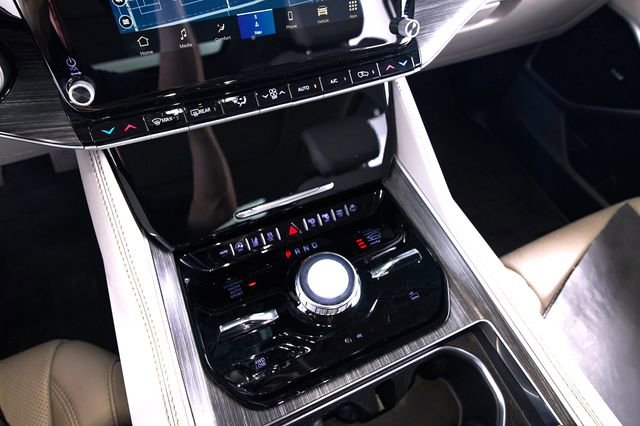 Used 2023 Jeep Wagoneer Series III w/ Premium Group I image 14