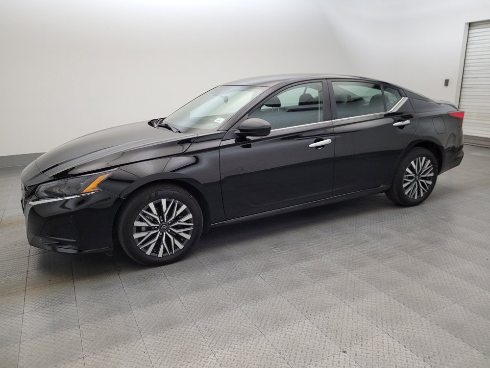 Used 2025 Nissan Altima 2.5 SV AWD/4WD image 2