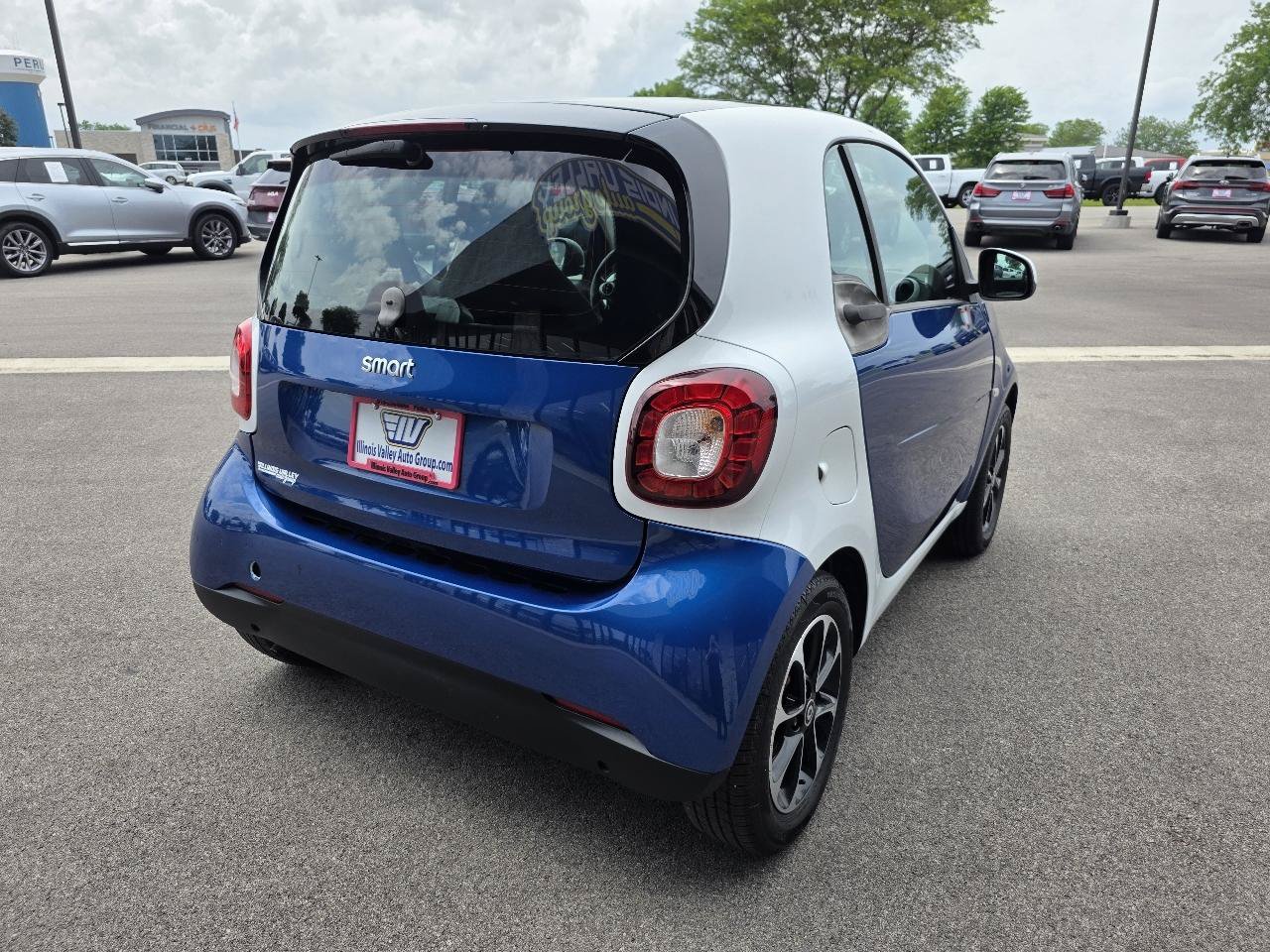 Used 2016 smart fortwo passion RWD image 10