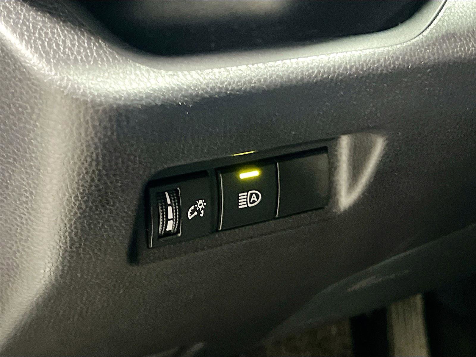 Used 2025 Toyota RAV4 XLE image 15