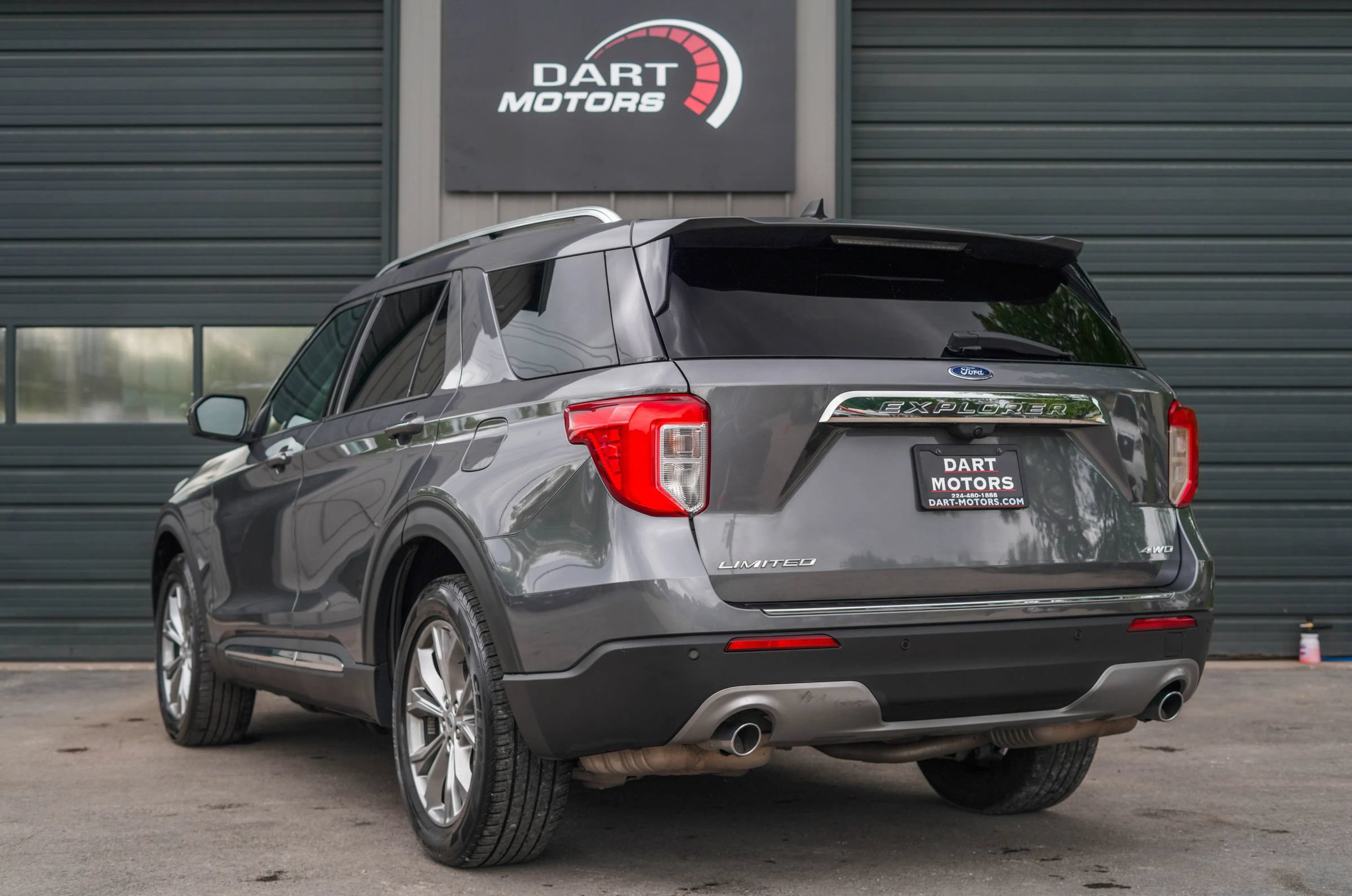 Used 2023 Ford Explorer Limited AWD/4WD image 5