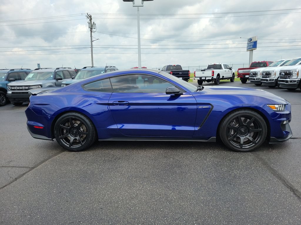 Used 2016 Ford Mustang Shelby GT350 w/ Track Package RWD image 3