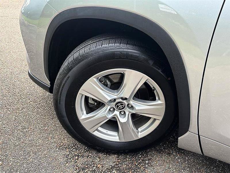Used 2023 Toyota Highlander LE FWD image 57