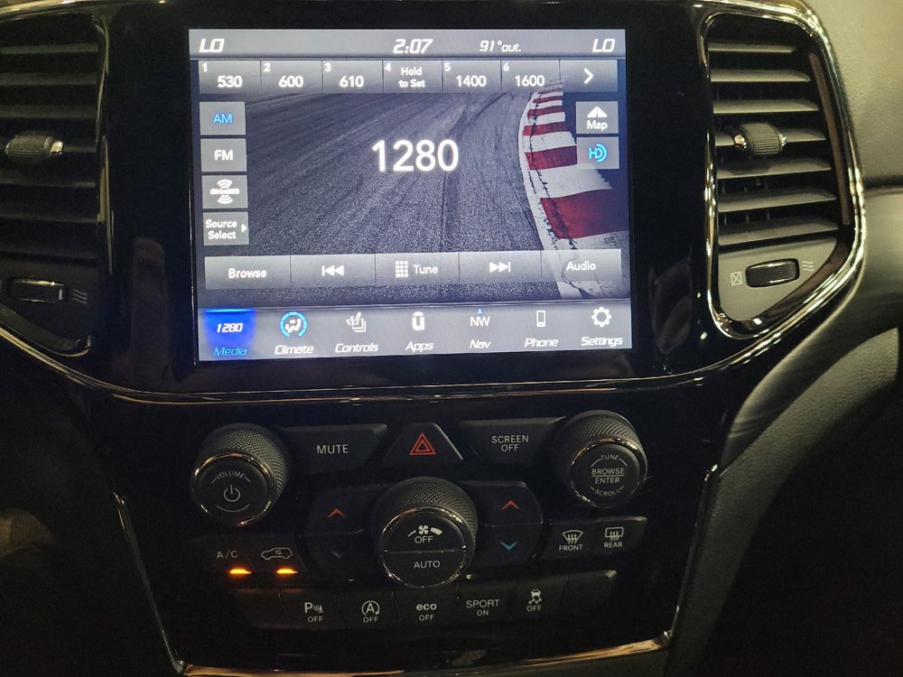 Used 2020 Jeep Grand Cherokee Altitude AWD/4WD image 25