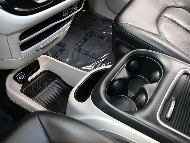 Used 2024 Chrysler Pacifica Touring-L image 20