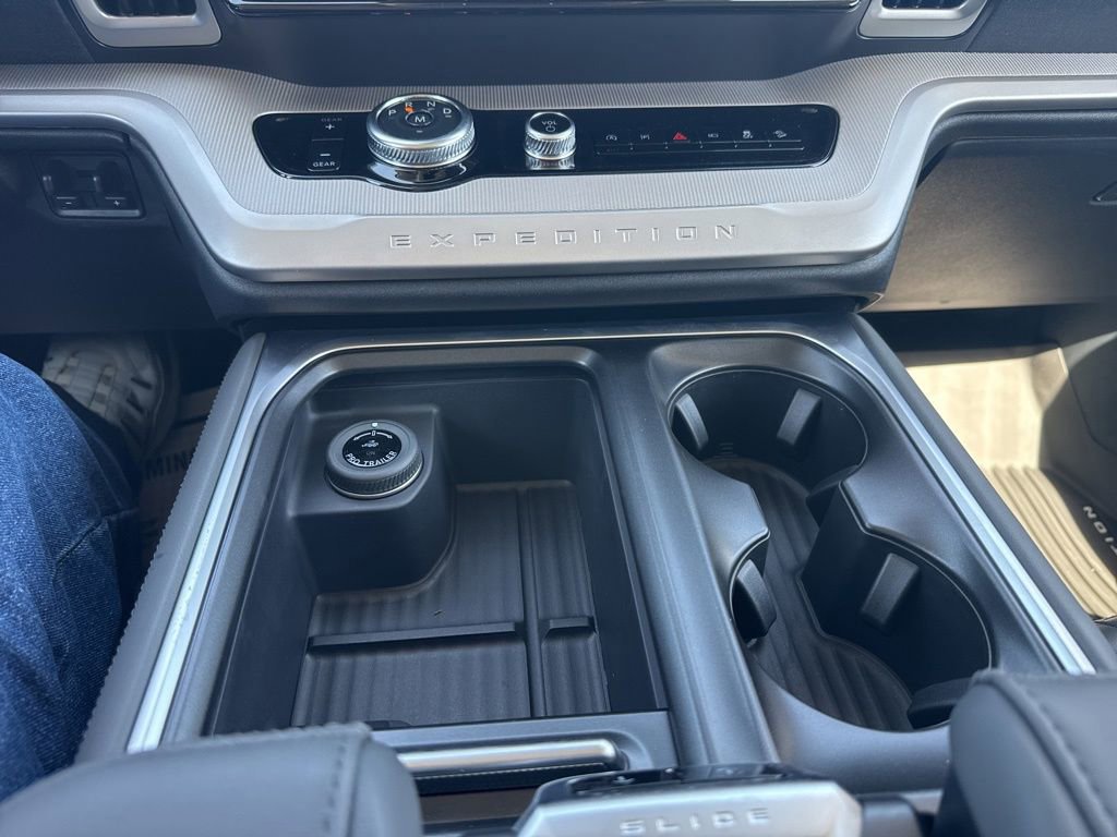 New 2026 Ford Expedition Active image 34