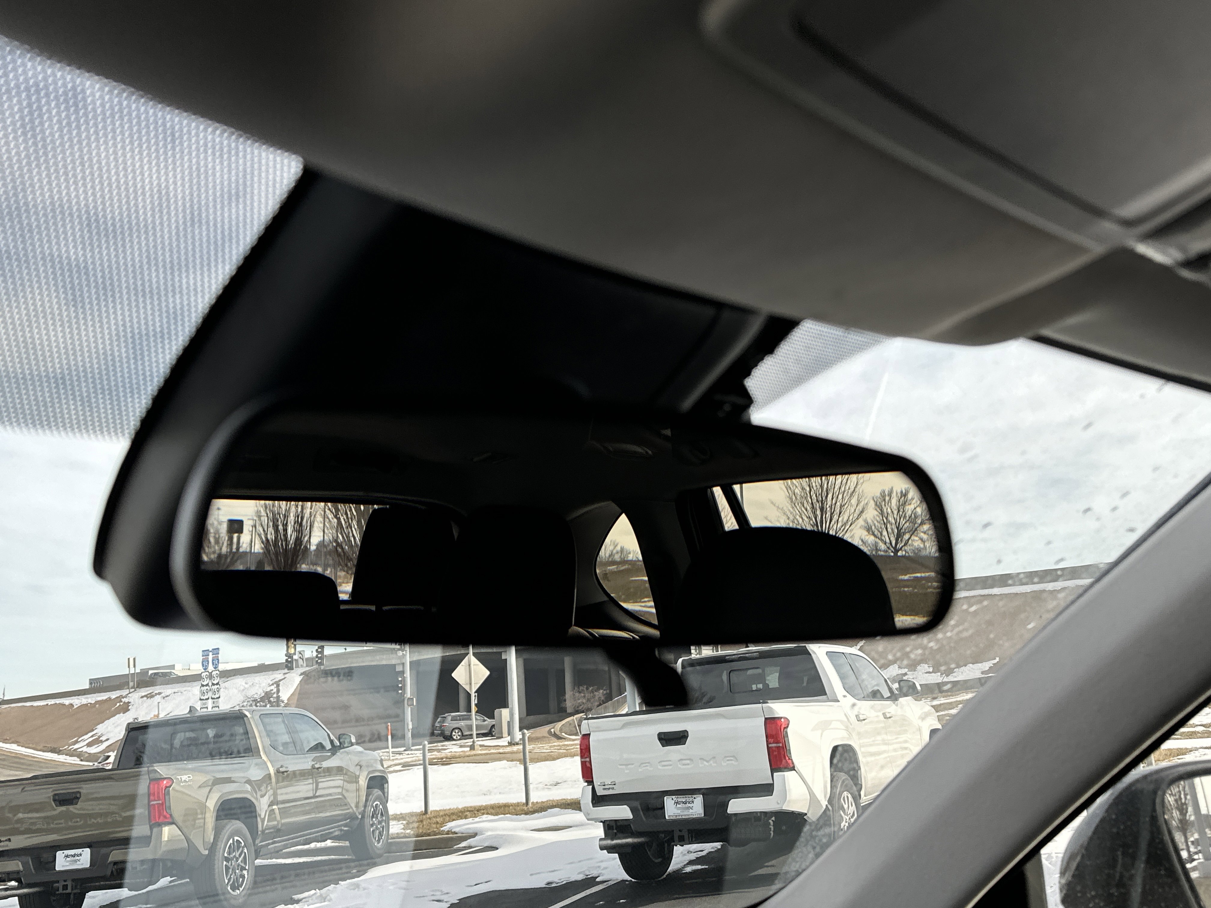 Used 2021 Toyota Highlander LE image 25