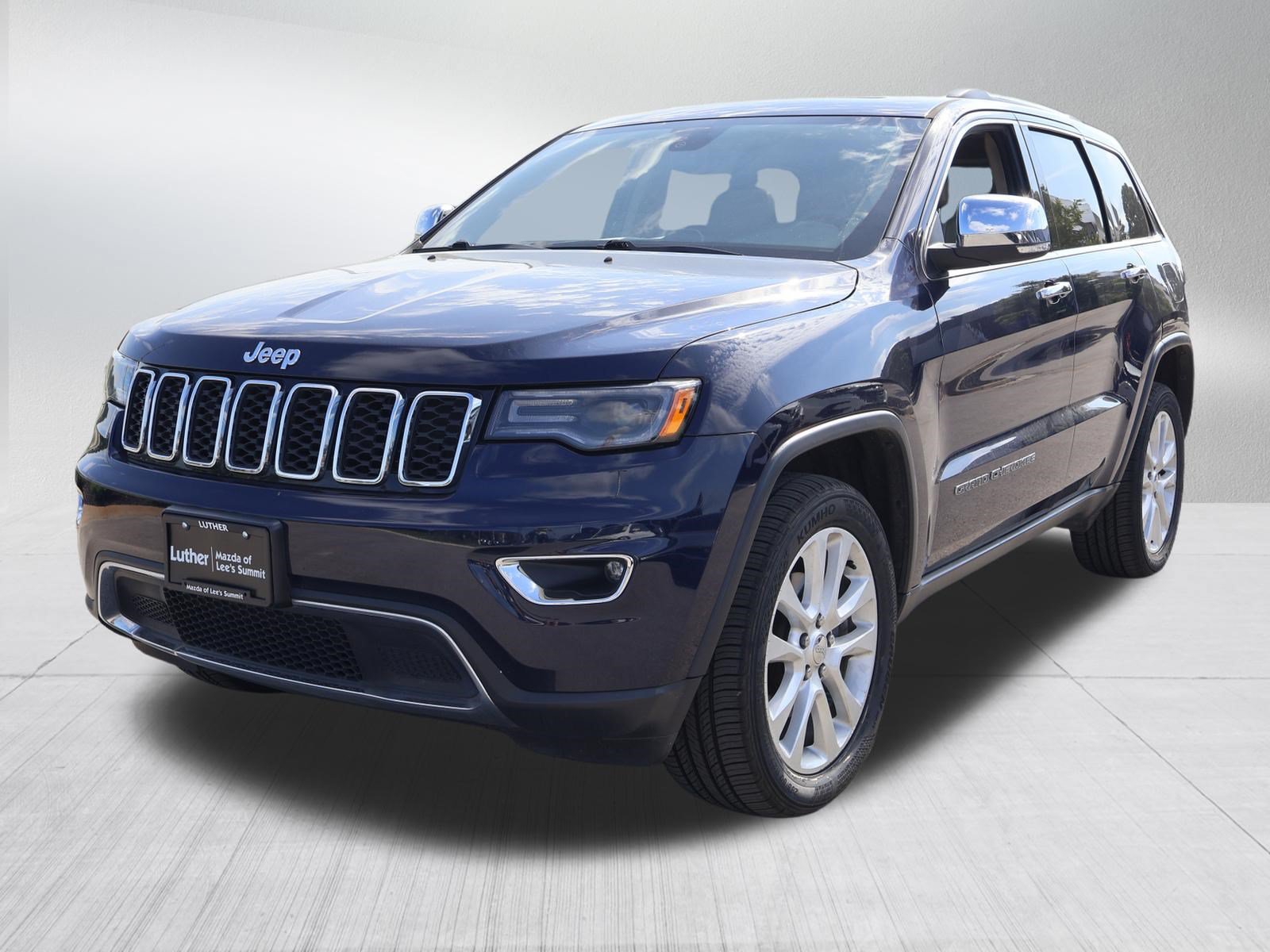 Used 2017 Jeep Grand Cherokee Limited w/ Luxury Group II AWD/4WD image 3