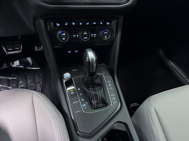 Certified 2021 Volkswagen Tiguan SE R-Line FWD image 27
