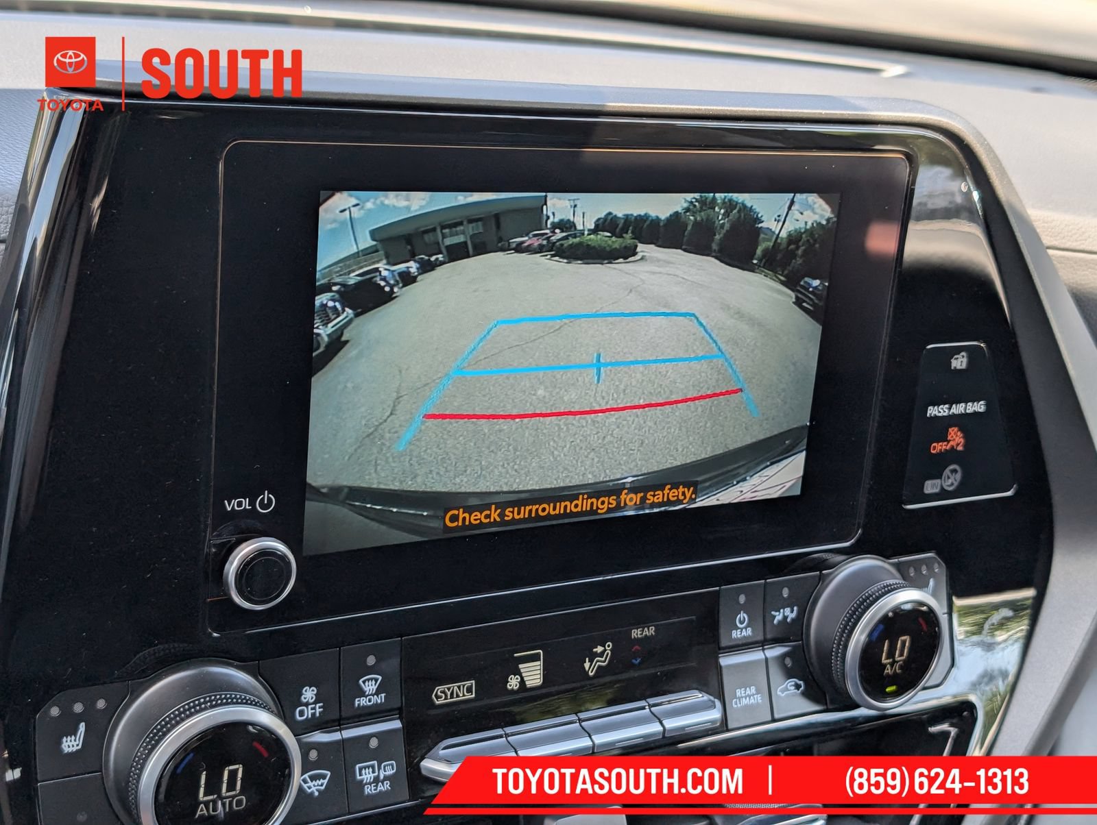 Used 2025 Toyota Highlander XLE AWD/4WD image 23