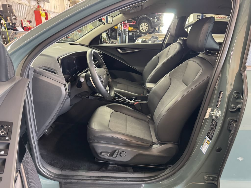 Used 2023 Kia Niro Wind w/ Wind Preserve Package FWD image 18