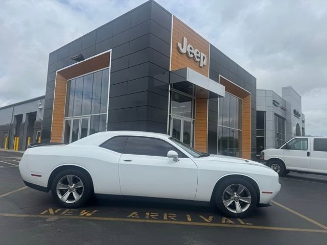 Used 2019 Dodge Challenger SXT RWD image 1