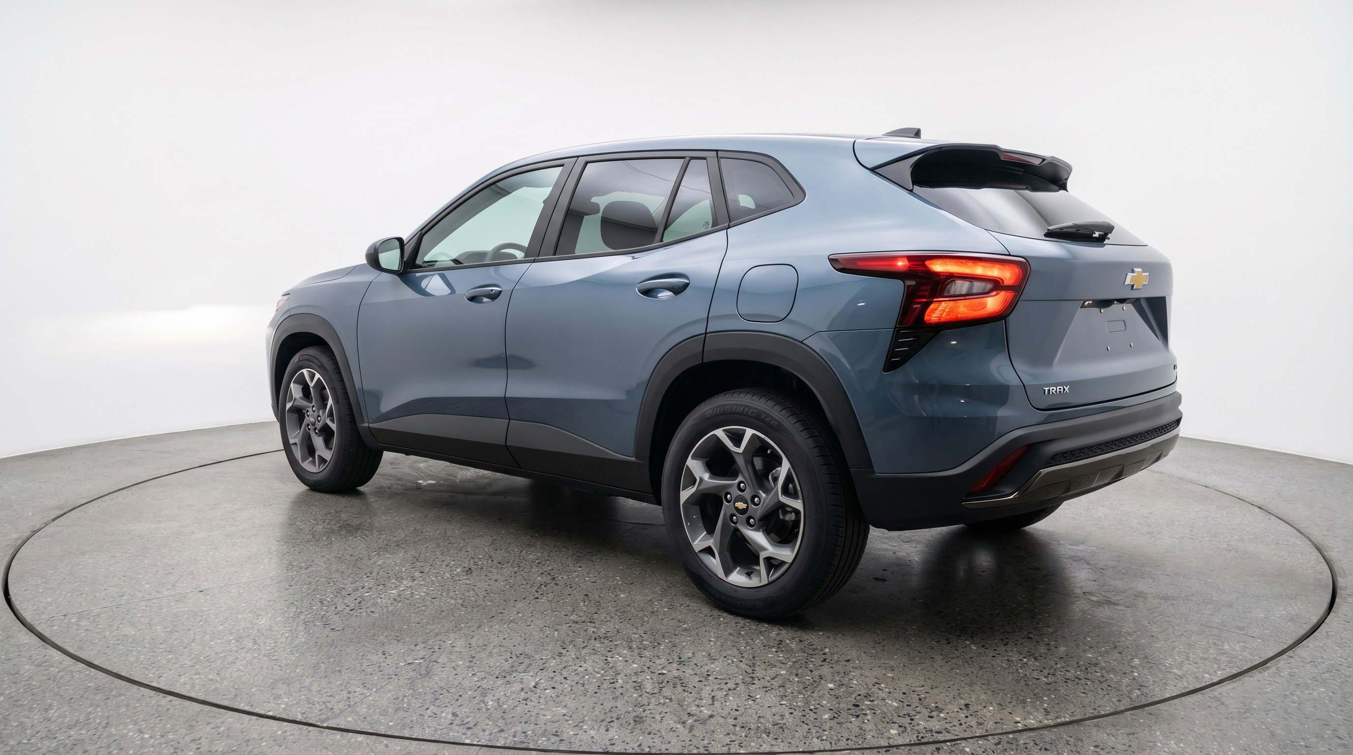 Used 2025 Chevrolet Trax LT FWD image 6