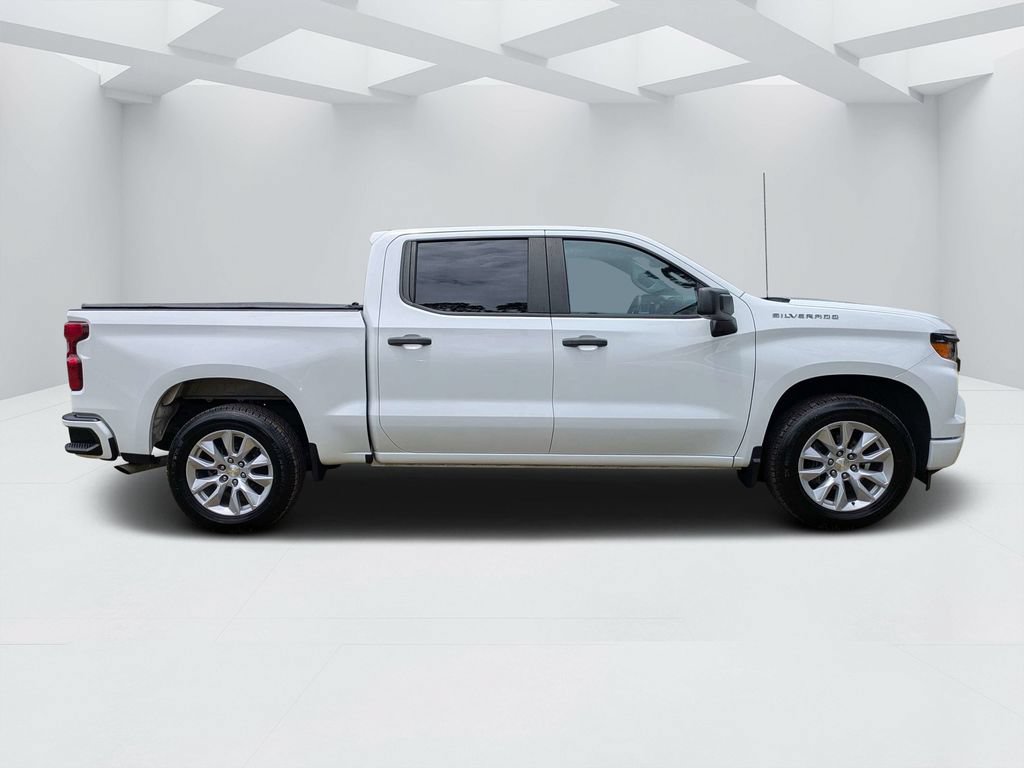Used 2022 Chevrolet Silverado 1500 Custom RWD image 2
