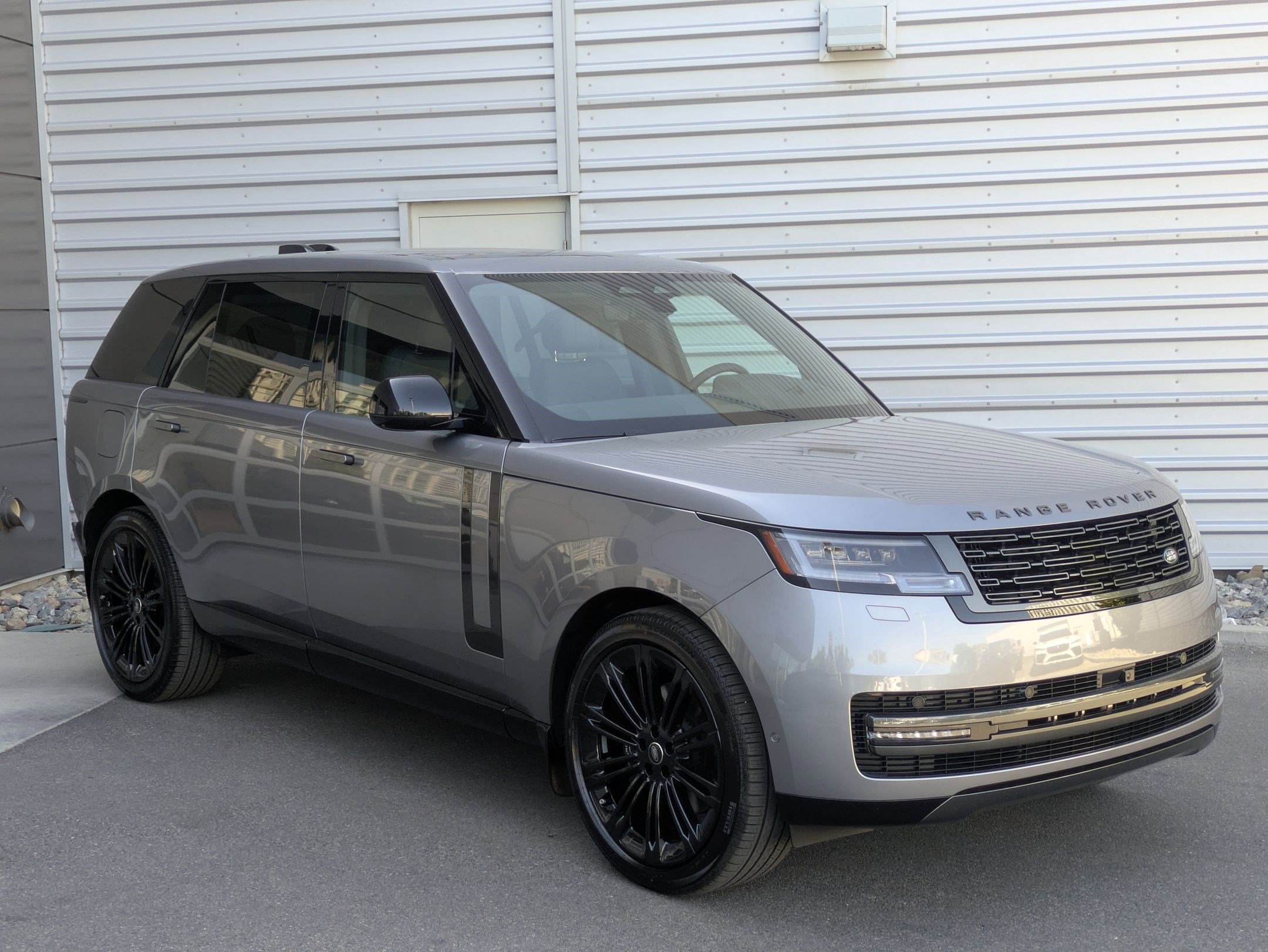 New 2025 Land Rover Range Rover Long Wheelbase SE image 7