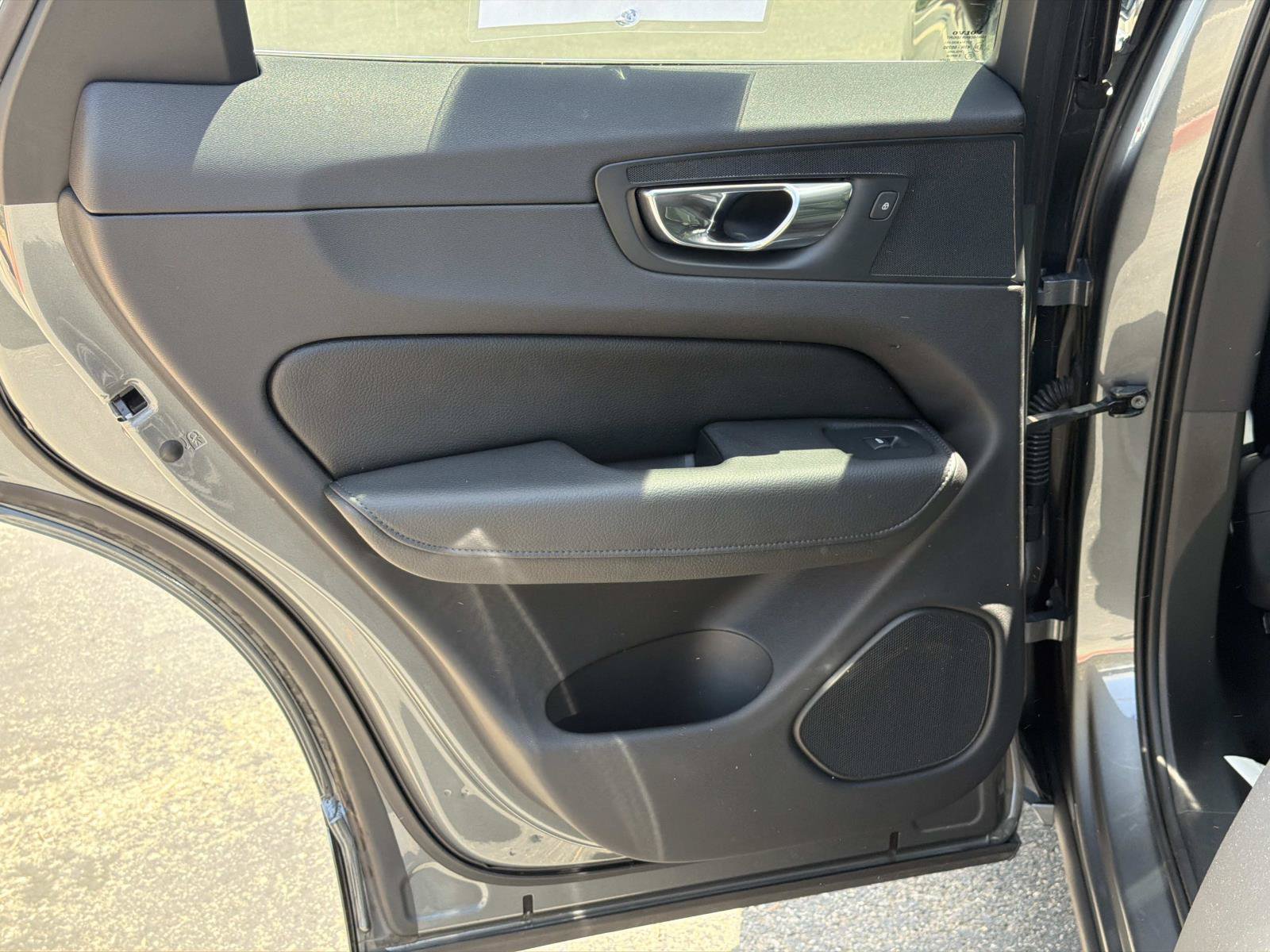 Used 2018 Volvo XC60 T5 Momentum w/ Convenience Package AWD/4WD image 21