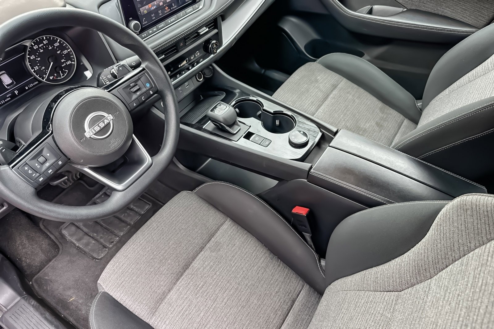 Used 2023 Nissan Rogue SV image 10