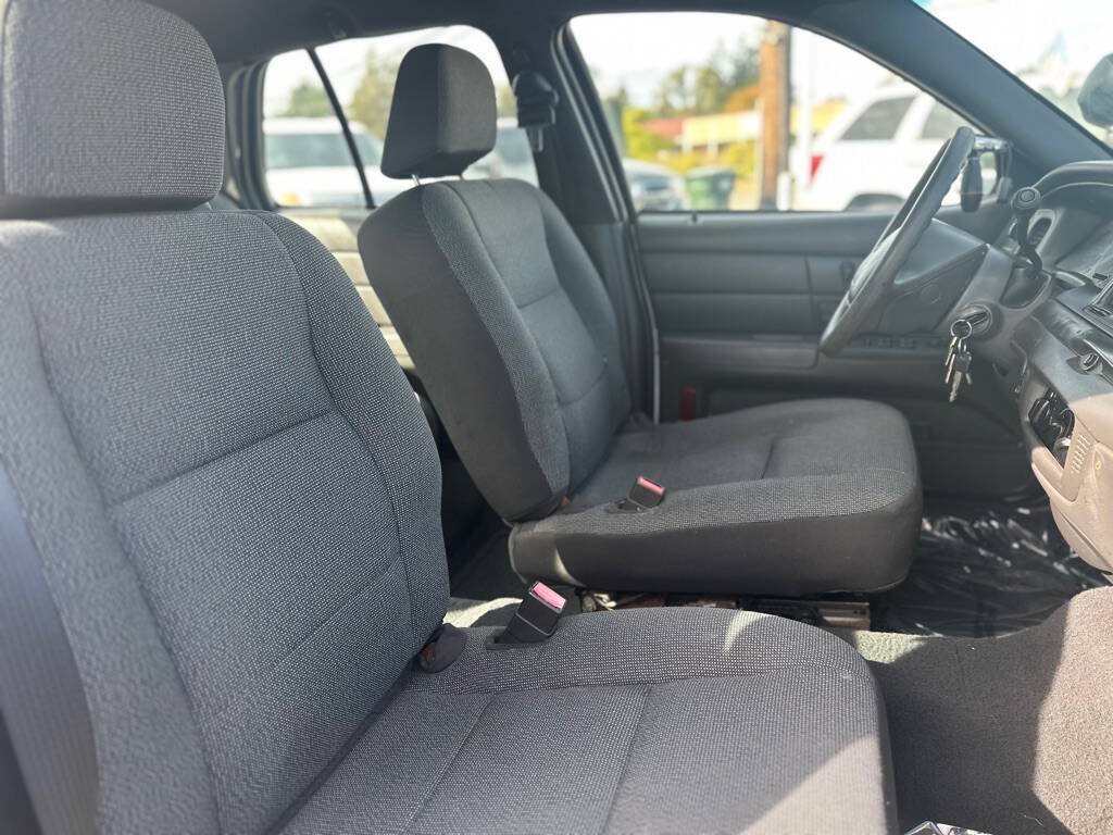 Used 2004 Ford Crown Victoria Police Interceptor RWD image 21