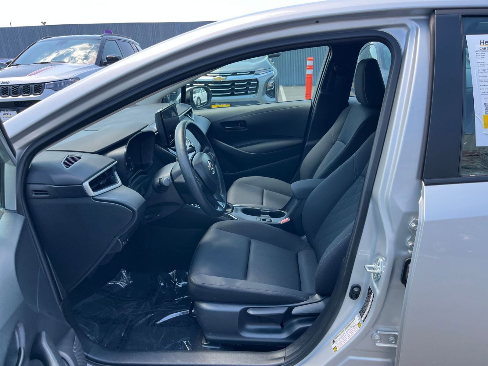 Used 2025 Toyota Corolla LE FWD image 12