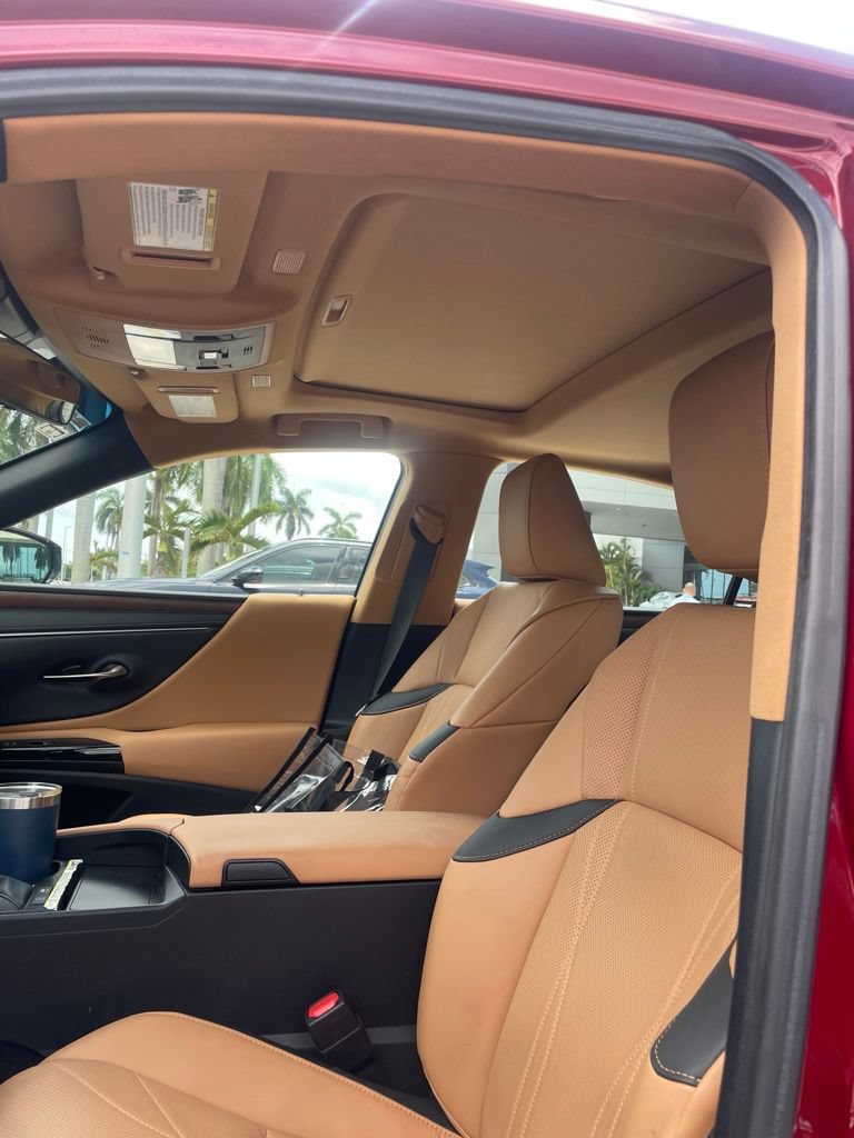 Used 2025 Lexus ES 300h w/ Technology Package FWD image 5