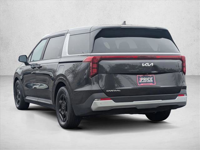 Used 2025 Kia Carnival image 8