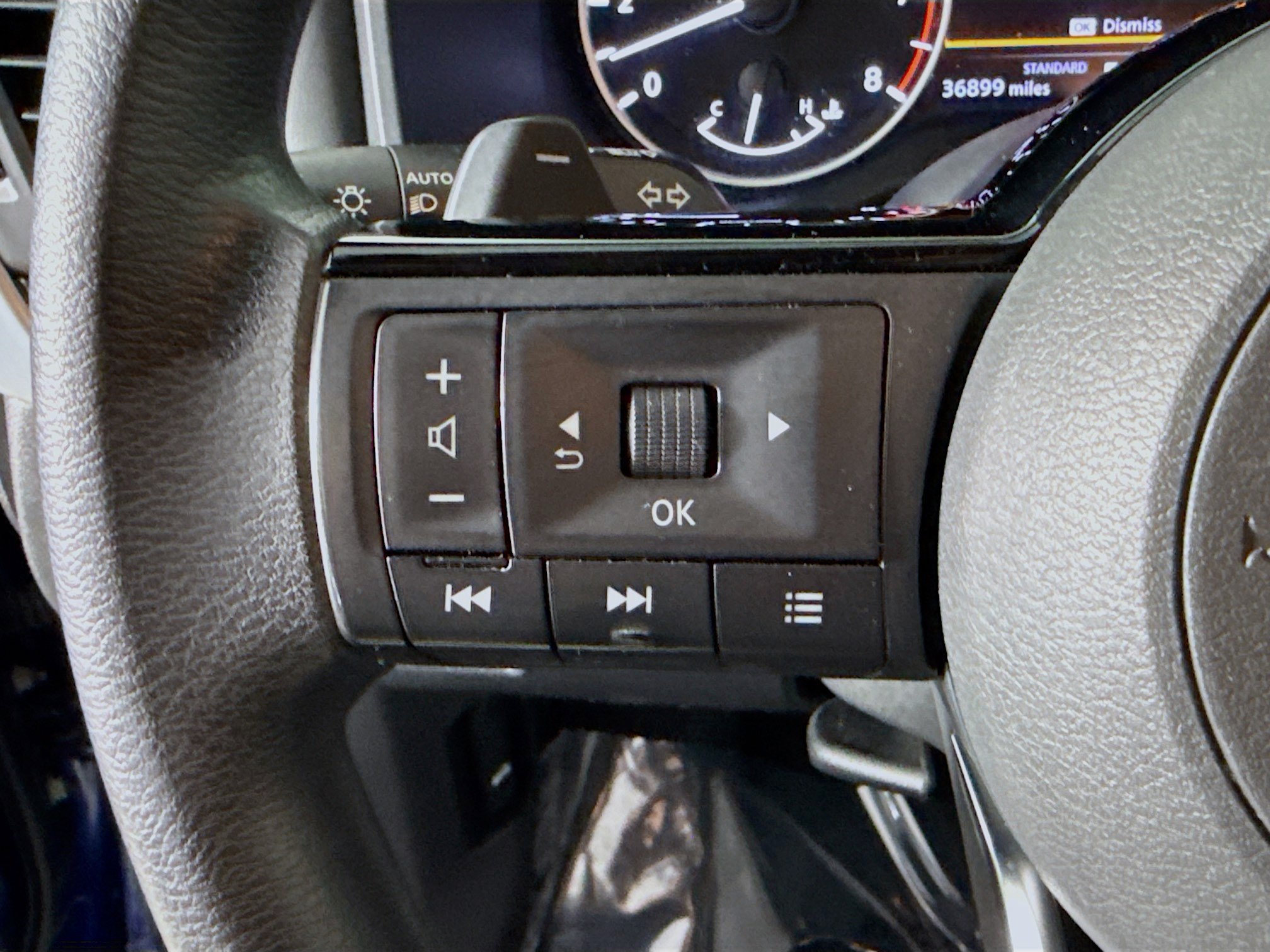 Used 2023 Nissan Rogue SV FWD image 14