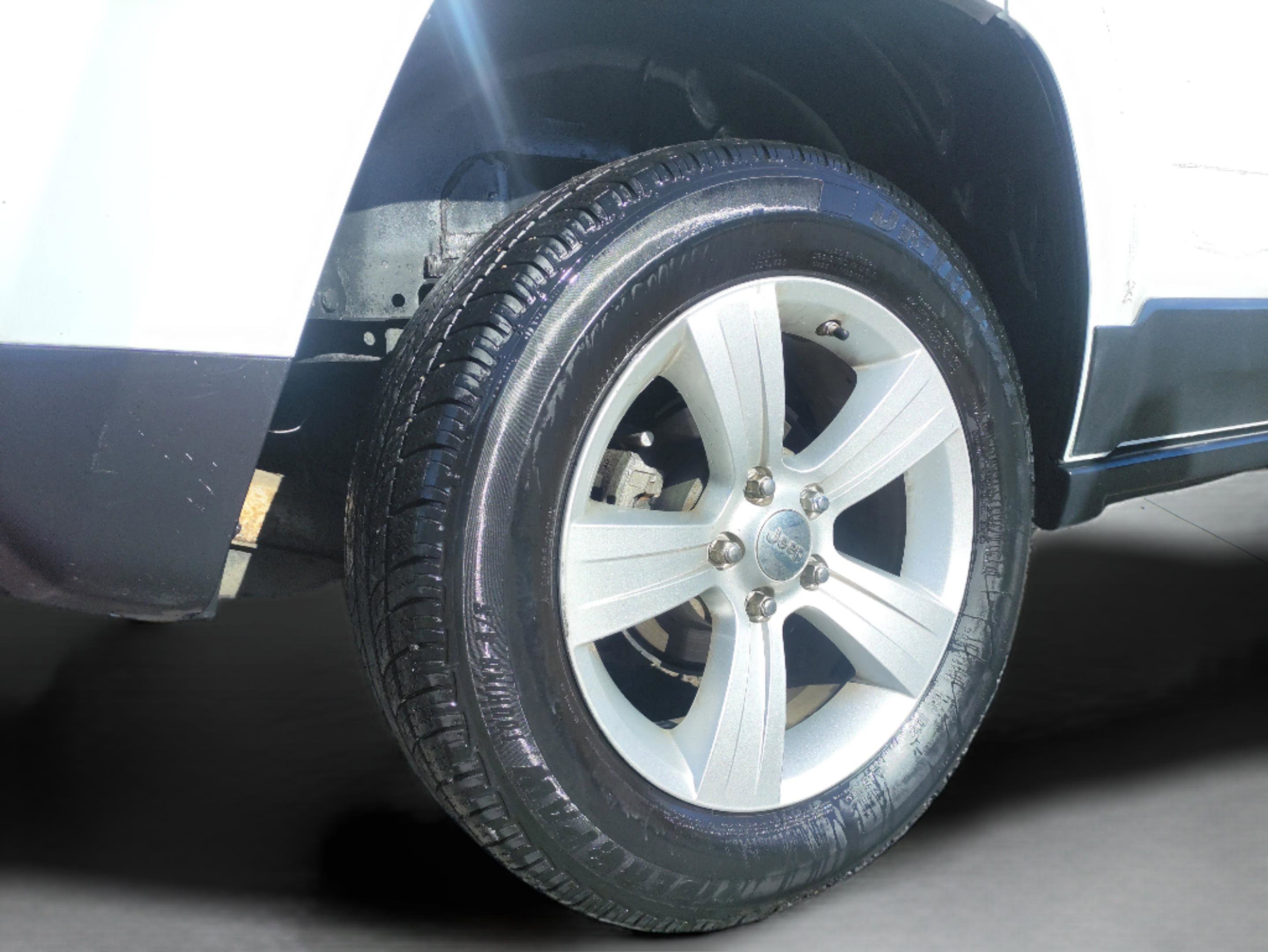 Used 2011 Jeep Patriot Latitude AWD/4WD image 31