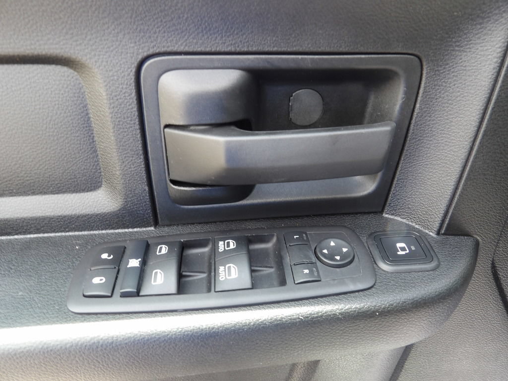 Used 2024 RAM 5500 Tradesman w/ Chrome Appearance Group AWD/4WD image 15