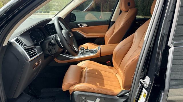 Used 2022 BMW X7 xDrive40i w/ M Sport Package AWD/4WD image 13