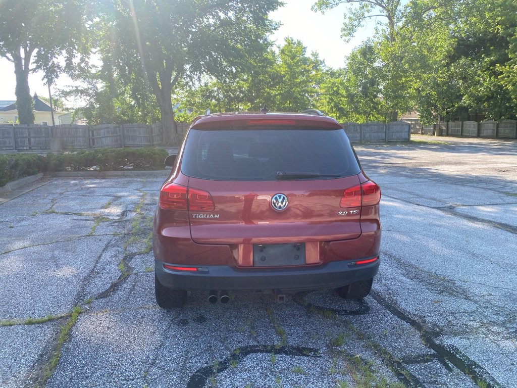 Used 2015 Volkswagen Tiguan S FWD image 4