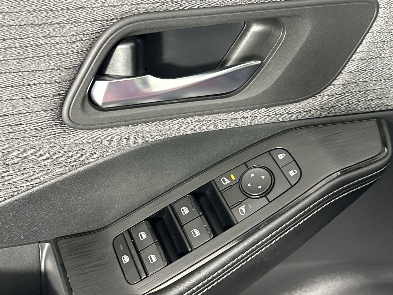 Certified 2023 Nissan Rogue SV image 17