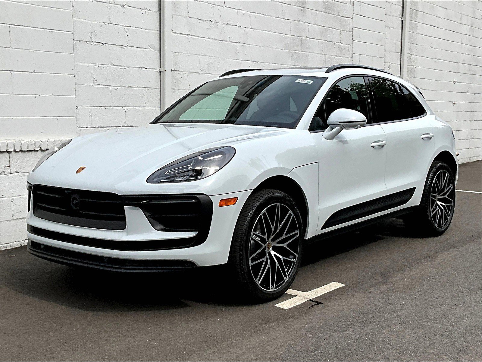 New 2026 Porsche Macan image 1
