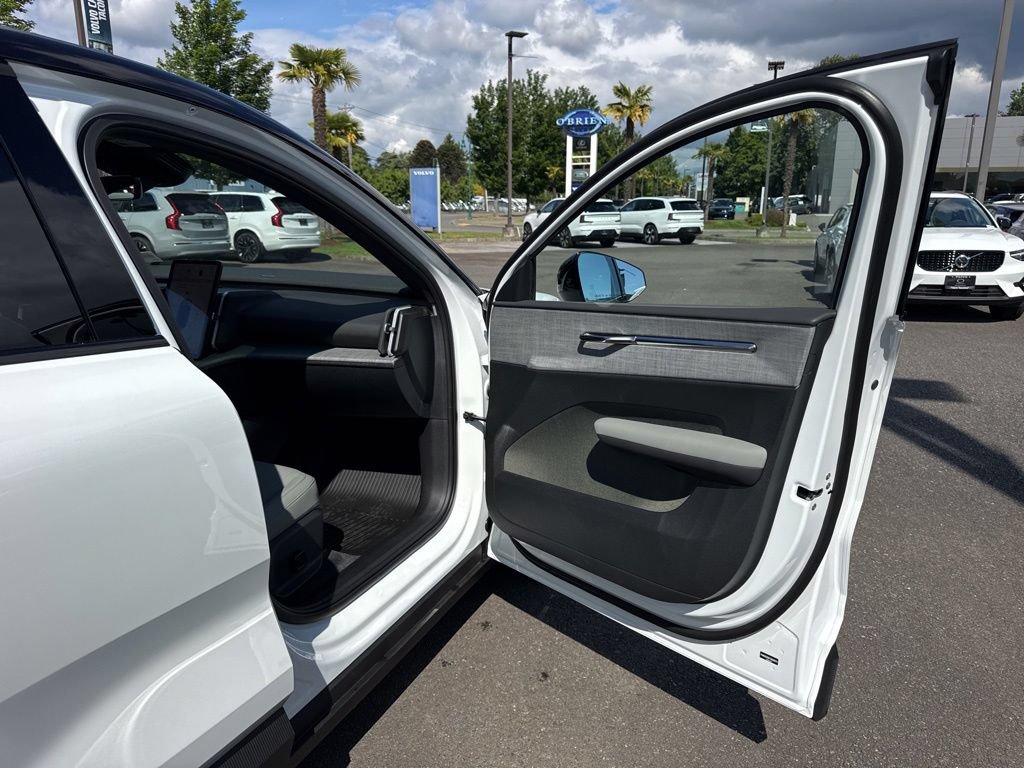 New 2026 Volvo EX30 Plus w/ Protection Package Premier AWD/4WD image 18