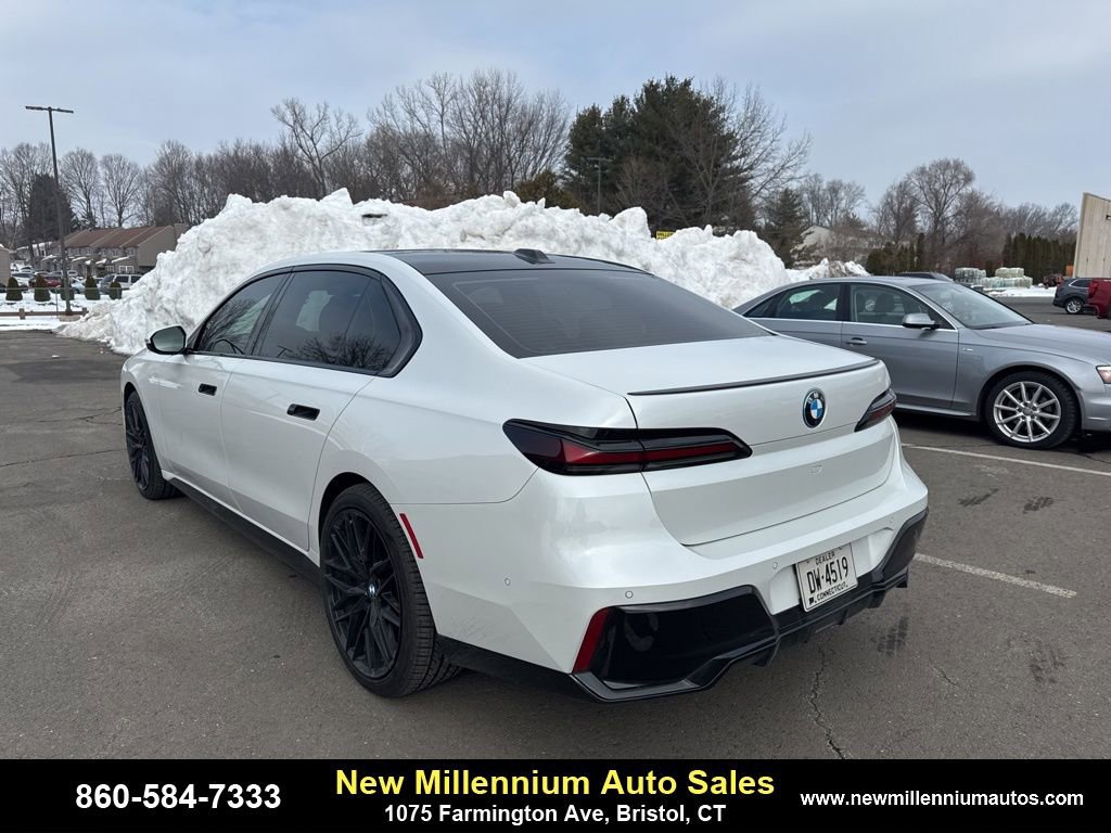Used 2023 BMW i7 xDrive60 image 5