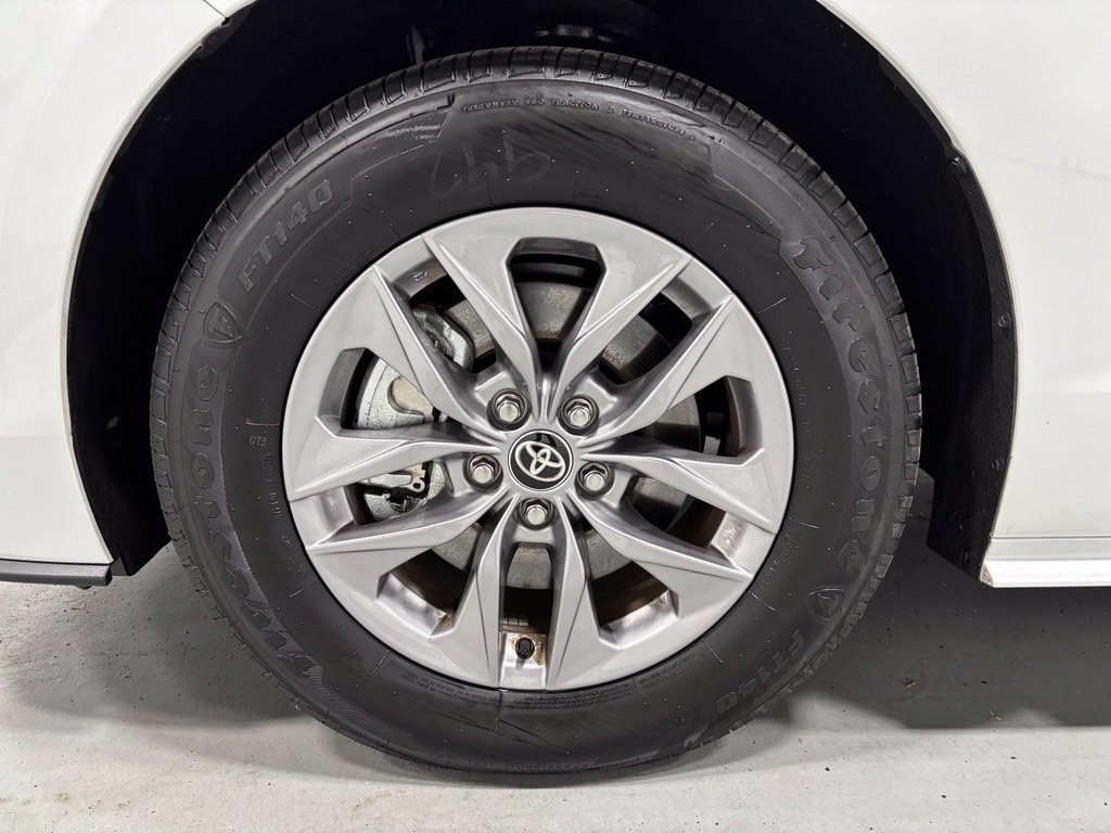 Used 2026 Toyota Sienna XLE AWD/4WD image 68