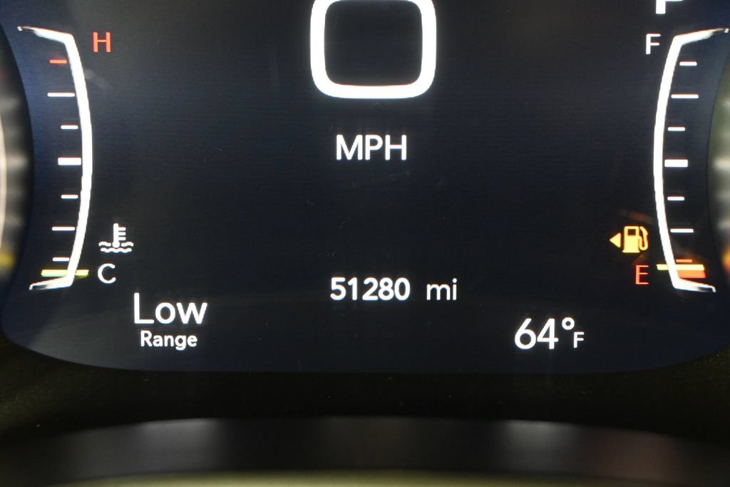Used 2024 Chrysler Pacifica Touring FWD image 26