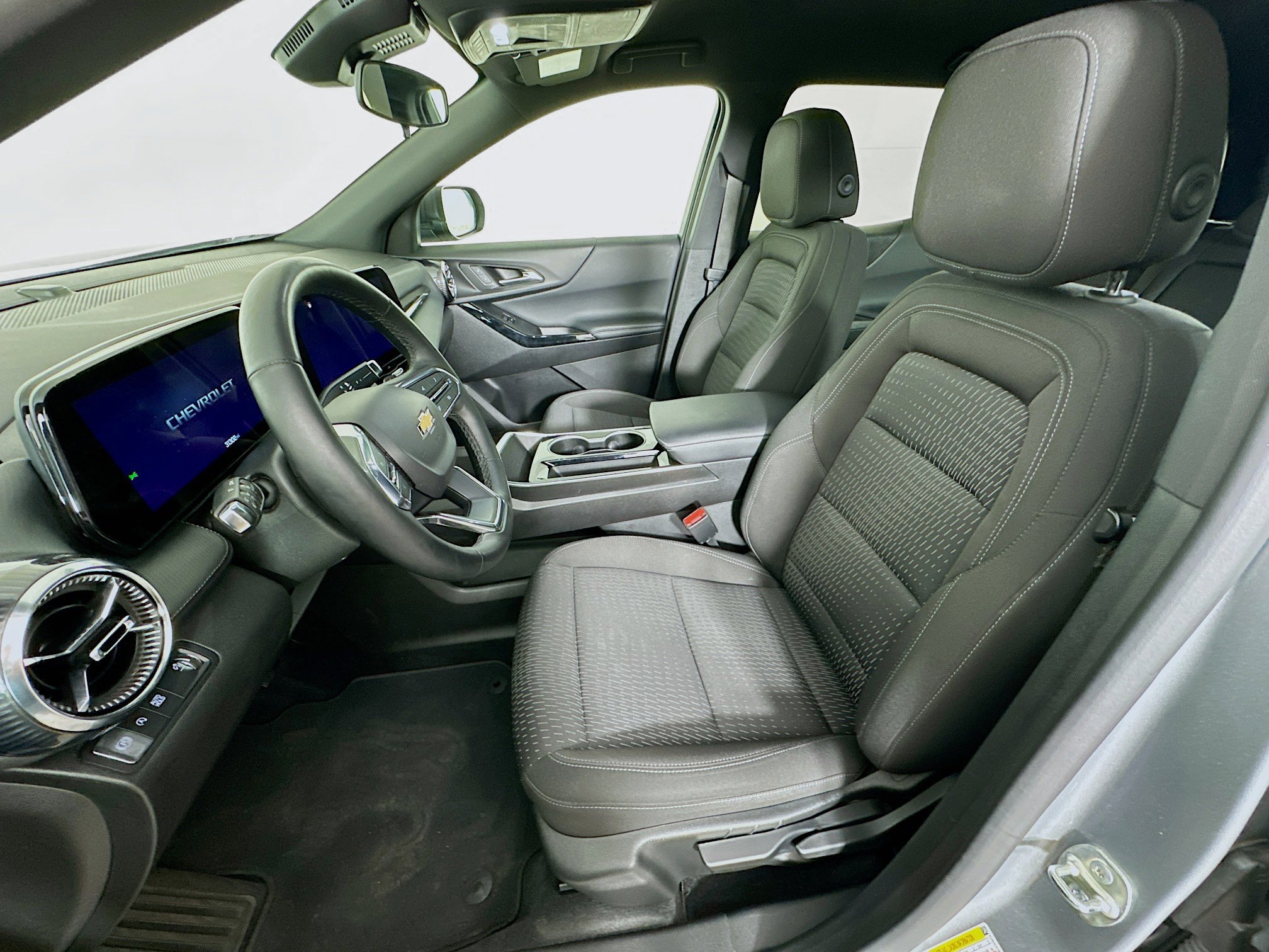 Used 2025 Chevrolet Equinox LT FWD image 13