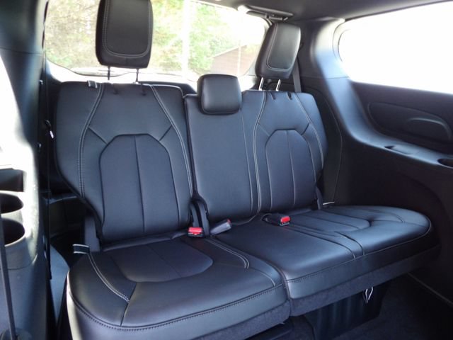 New 2027 Chrysler Pacifica Select FWD image 12