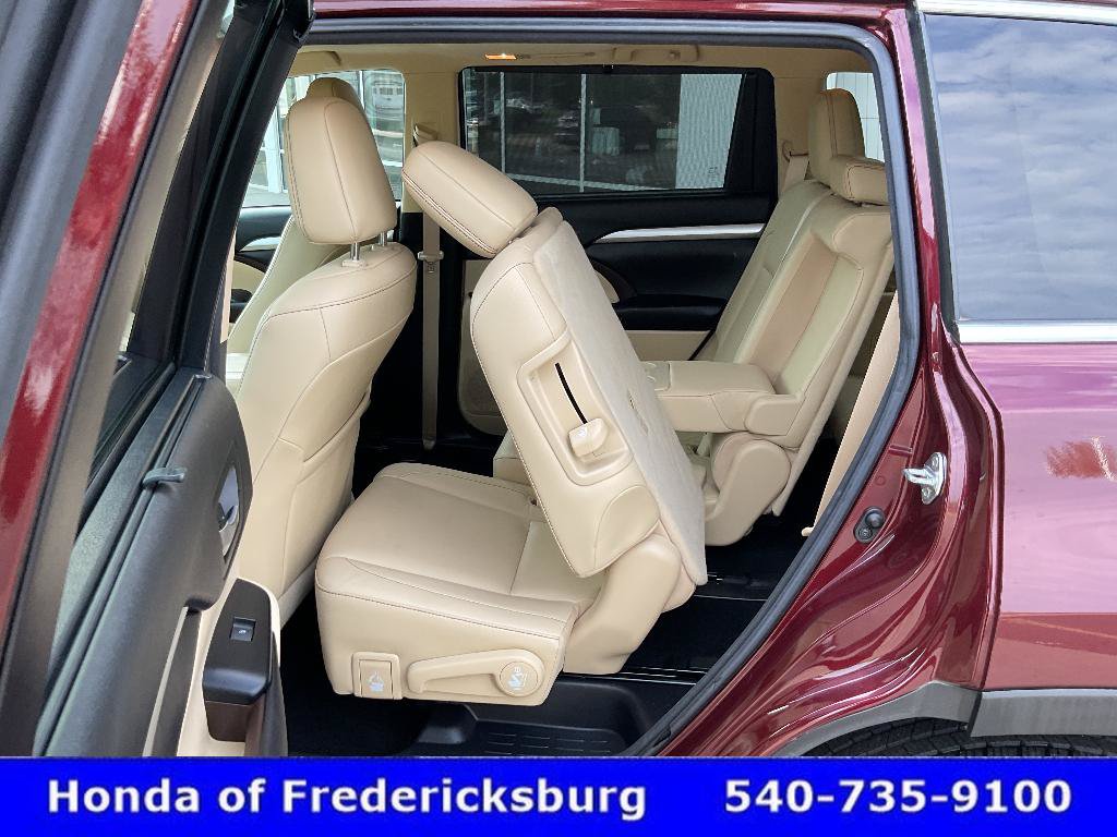 Used 2017 Toyota Highlander XLE AWD/4WD image 29