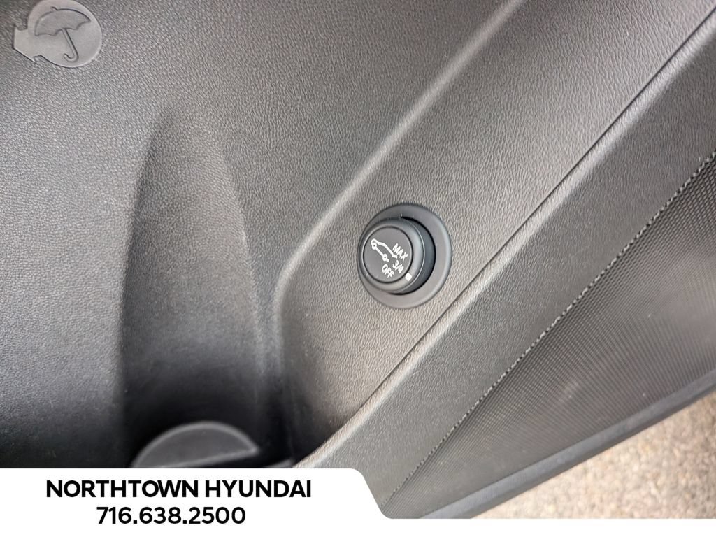 Used 2023 Chevrolet Equinox LT FWD image 27