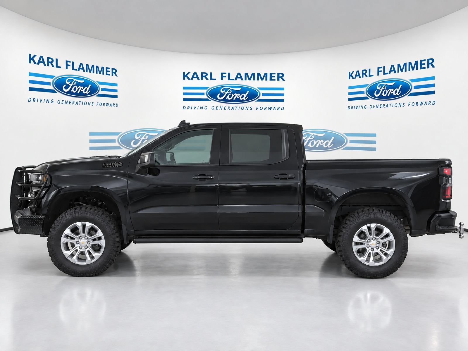 Used 2025 Chevrolet Silverado 1500 High Country w/ High Country Premium Package AWD/4WD image 6